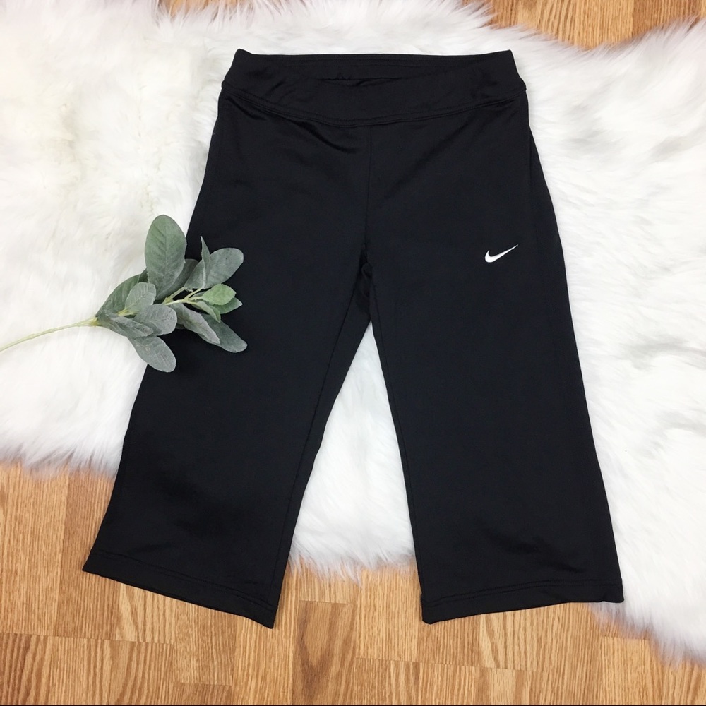 Nike Black And White Crop Capri Pants Size M